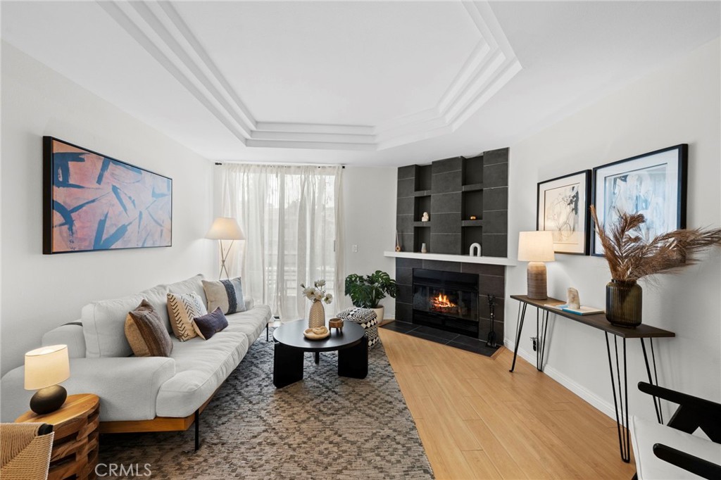 Luxury Townhome on Abbot Kinney Blvd in Venice!
Experience the quintessential Venice Beach lifestyle in this fully remodeled, luxurious 2-bedroom, 2.5-bathroom townhome. Located on the iconic Abbot Kinney Boulevard, this private townhome offers a blend of modern convenience and sophisticated charm.
Featuring a modern kitchen updated with the latest appliances and finishes, updated glass doors throughout, spacious bedrooms designed for comfort and style, and a private balcony perfect for enjoying the California sunshine. For your convenience, the unit includes its own washer and dryer, and a thoughtfully designed downstairs bathroom for guests. Gated underground garage parking is also provided.
This townhome places you minutes from the vibrant Venice Beach strip, the serene Venice Canals, the bustling Santa Monica Pier, Marina del Rey, and Mother's Beach. Enjoy convenient shopping with Whole Foods nearby and explore the eclectic mix of boutiques and restaurants right on Abbot Kinney Blvd.
Additionally, benefit from low taxes, low HOA fees, and no land lease, making this property an exceptional investment in one of Los Angeles' most sought-after neighborhoods! Don't miss your chance to live in this exceptional townhome and embrace the best of Venice Beach living.