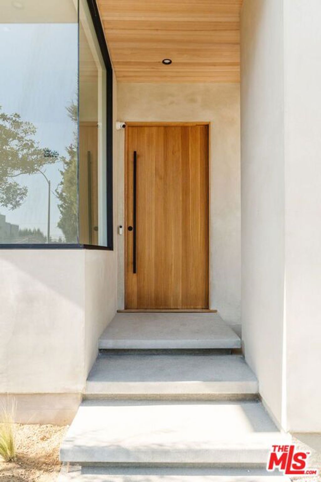 Photo of 1611 S Bedford Street, Los Angeles, CA 90035 (MLS # 25629129)