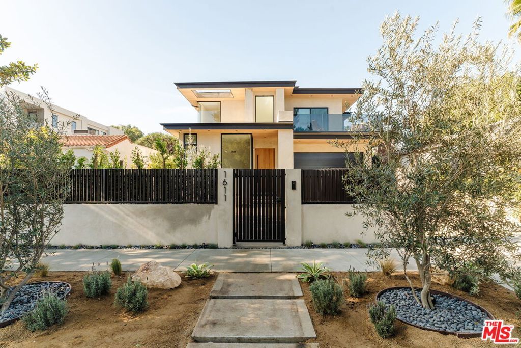 Photo of 1611 S Bedford Street, Los Angeles, CA 90035 (MLS # 25629129)