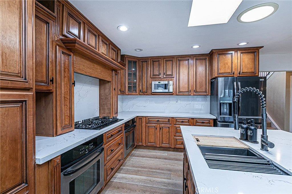 4604 Laurelwood