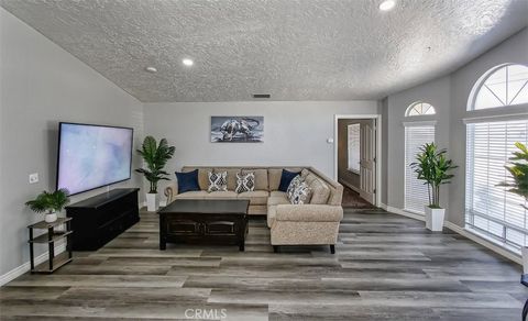 Photo of 17859 Yucca St, Hesperia, CA 92345 (MLS # HD26086163)