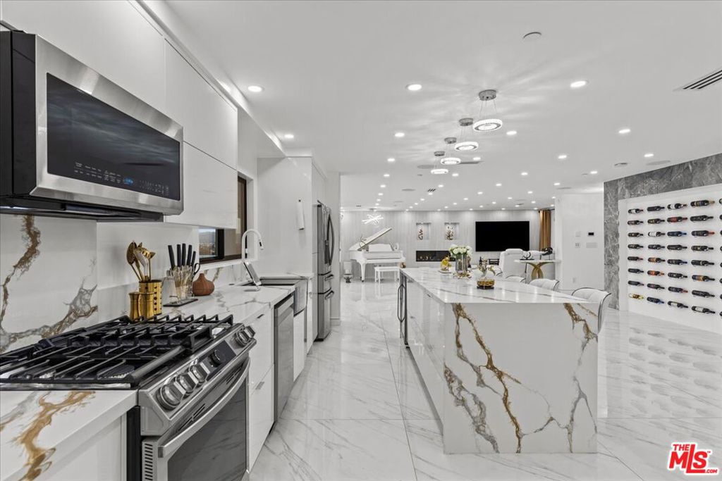 Properties 2 8600 Farralone Avenue