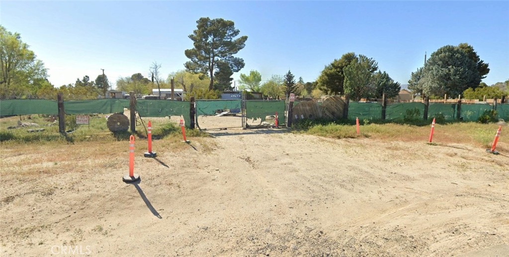 1.15 ACRES. NOW LAND AS THE MANUFACTURED MOBILE HOME HAS BURNED AND IS GONE.
IN A RESIDENTIAL COMMUNITY. OWNER OWNES THE LAND. ALL LEVEL LAND.
BUYER SHOULD INSTALL ANOTHER MANUFACTURED MOBIL HOME AND THE PROPERTY WILL BE WORTH ABOUT $300,000 +
CURRENTLY EXISTING STORAGE BUILDINGS IN THE REAR.
HAS CITY WATER. THE ELECTRIC CONNECTION NEEDS REPAIR AS OF FIRE DAMAGE. SEPTIC SYSTEM.
OWNER FINANCE. ONE HALF DOWN PAYMENT $60,000 AND $1,000 PER MONTH.