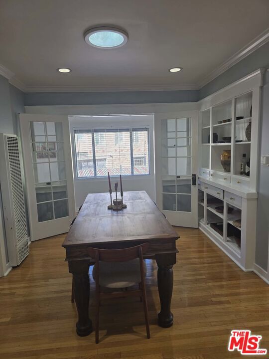 2122 N Hillhurst Avenue