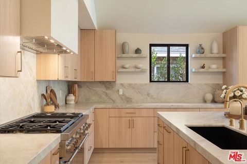 Photo of 13949 Cumpston Street, Sherman Oaks, CA 91401 (MLS # 26640565)