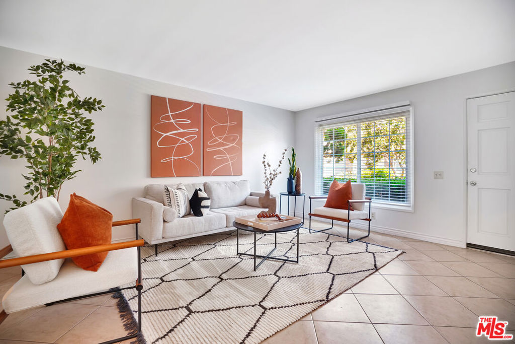 10065 De Soto Avenue 303