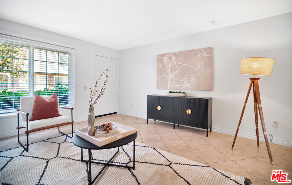 10065 De Soto Avenue 303