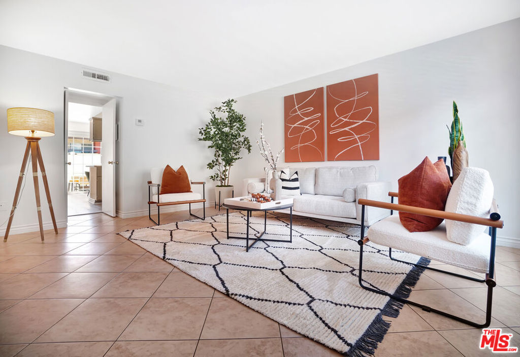 10065 De Soto Avenue 303