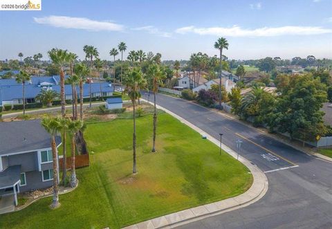Photo of 1609 Willow Lake Rd Rd, Discovery Bay, CA 94505 (MLS # 41134955)
