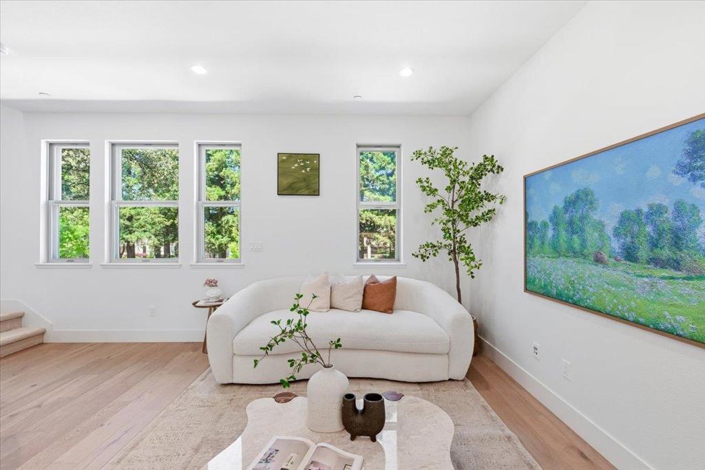 1309 W Middlefield Road