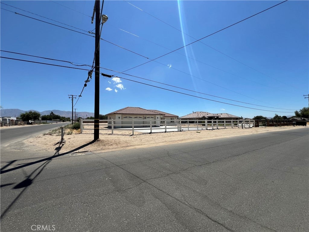 10658 East Avenue R10