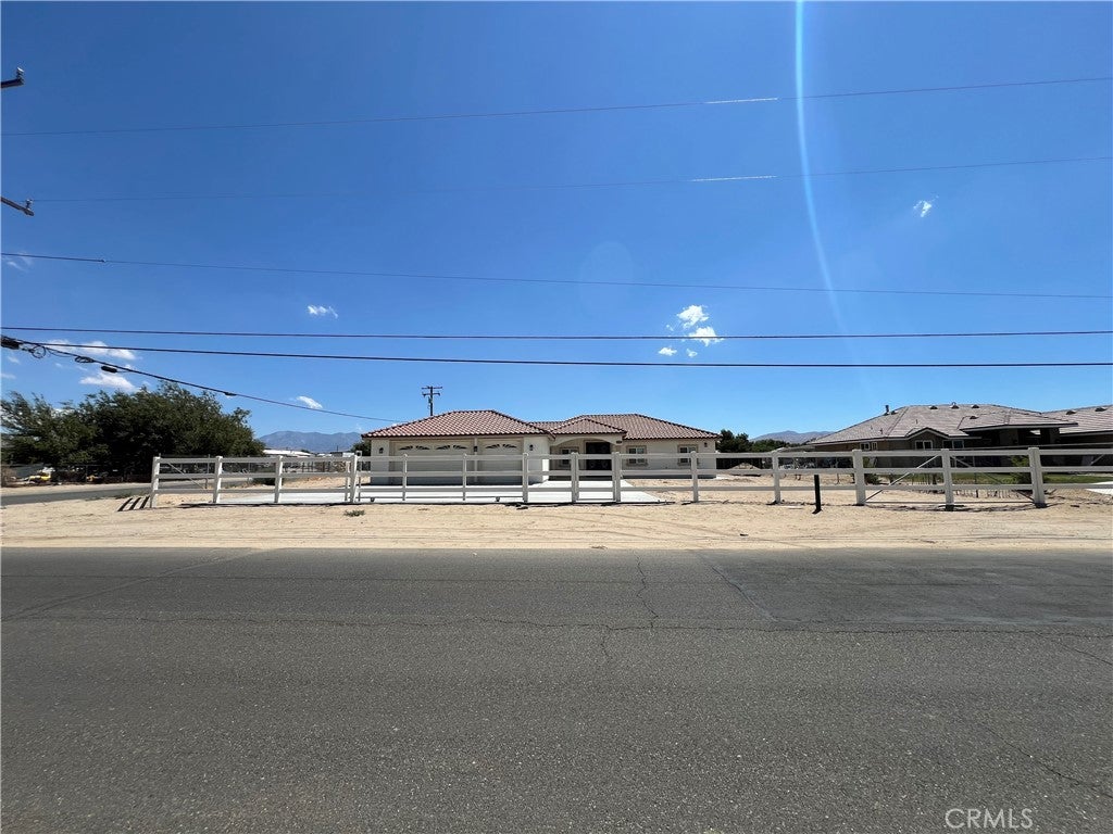 10658 East Avenue R10