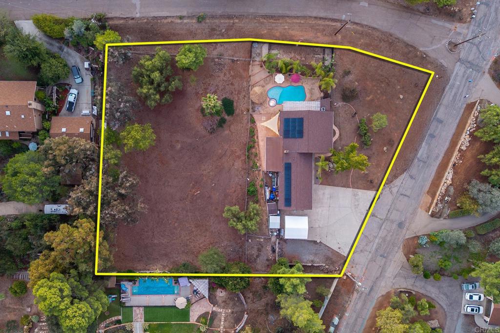 126 La Cresta Heights Rd