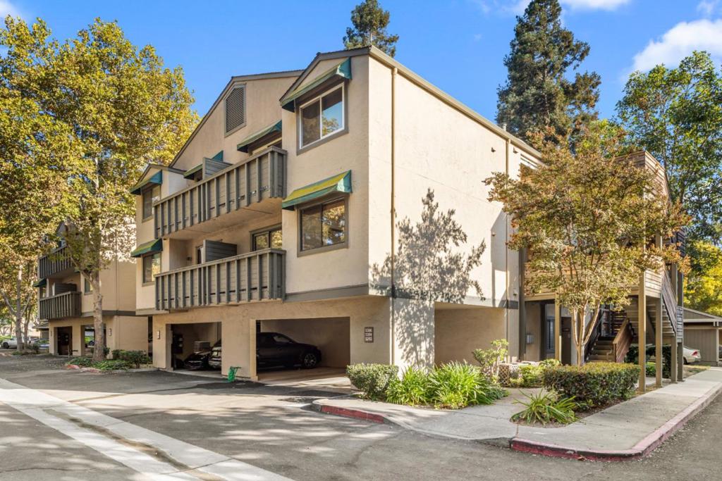 5384 Makati Circle