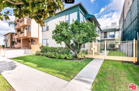 Photo of 120 N Orlando Avenue, Los Angeles, CA 90048 (MLS # 26865355)