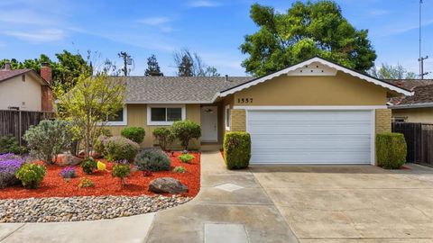 Photo of 1557 Murre Lane, Sunnyvale, CA 94087 (MLS # ML82040526)