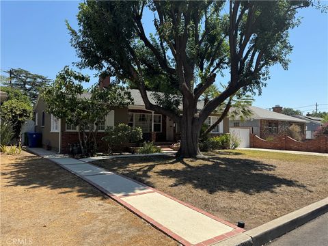 Photo of 6552 Aqueduct Avenue, Van Nuys, CA 91406 (MLS # SR25180453)