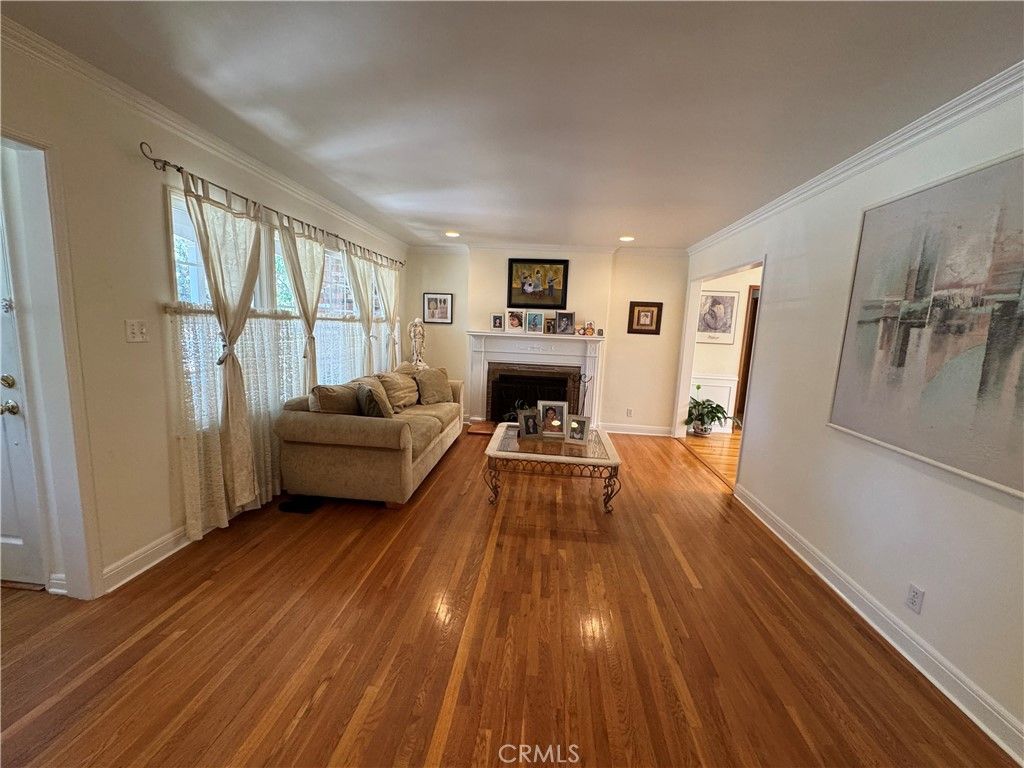 Photo of 6552 Aqueduct Avenue, Van Nuys, CA 91406 (MLS # SR25180453)
