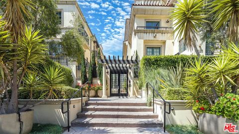 Photo of 225 S Hamilton Drive #102, Beverly Hills, CA 90211 (MLS # 26640217)