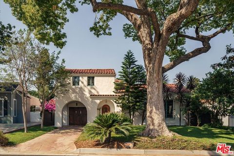 Photo of 1633 Santa Barbara Avenue, Glendale, CA 91208 (MLS # 26687451)