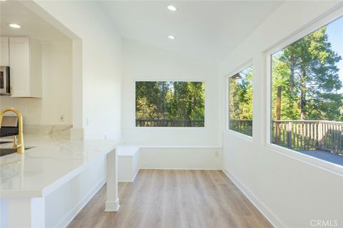 Photo of 776 Nadelhorn Dr, Lake Arrowhead, CA 92352 (MLS # OC25255931)