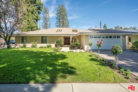 Photo of 18631 Superior Street, Northridge, CA 91324 (MLS # 26688113)