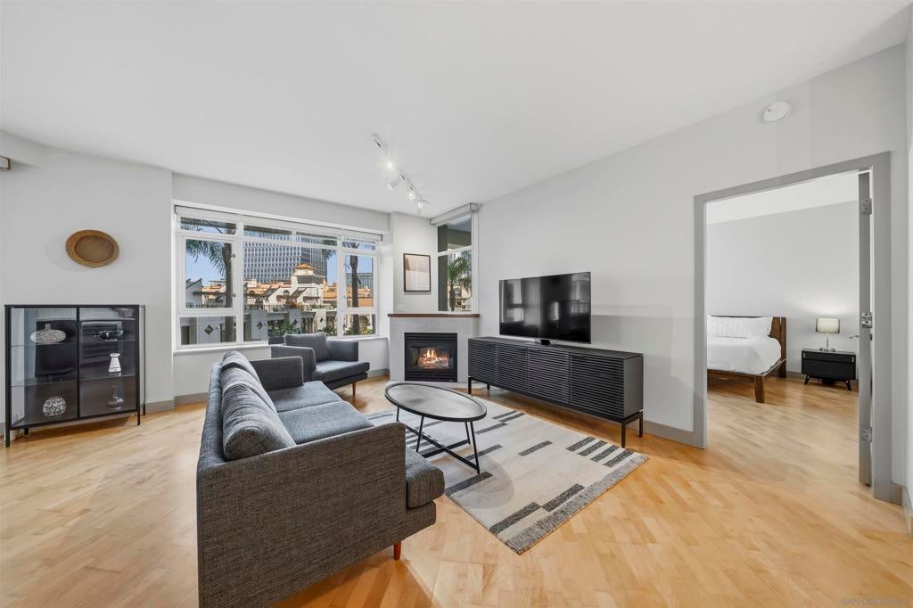 700 W Harbor