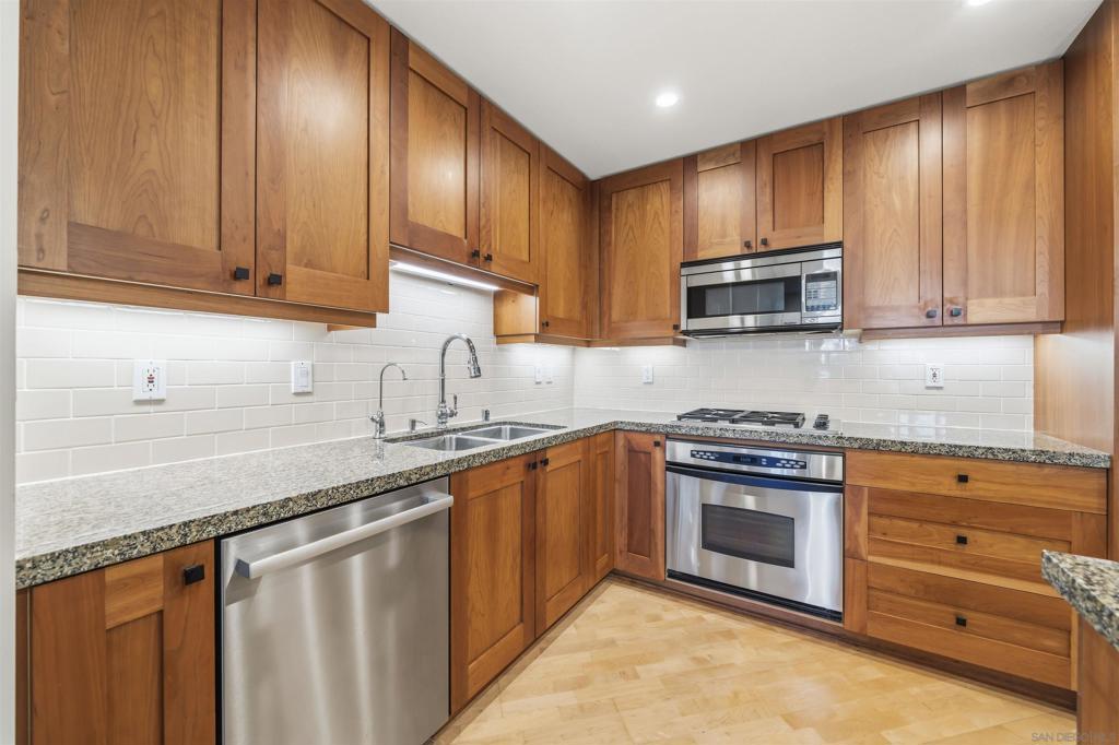 700 W Harbor 407