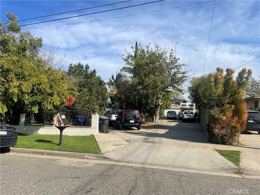 Here's your chance to own this great property in a sought after Riverside neighborhood. An incredible 19,062 sqft lot. Let your imagination do the work. House with 1276 sqft of living space. 3 bedroom with a possible 4th bedroom and 2 bath. Two separate units with 1 bedroom, 1 bath. Solar panels (paid off), pool. Huge lot with many fruit trees. Long entrance to park your car and toys. House in need of TLC. Potential buyers to do their own investigations.
To be sold as is. No repairs.