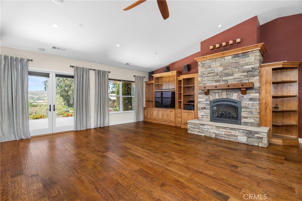 325 Red Oak Way