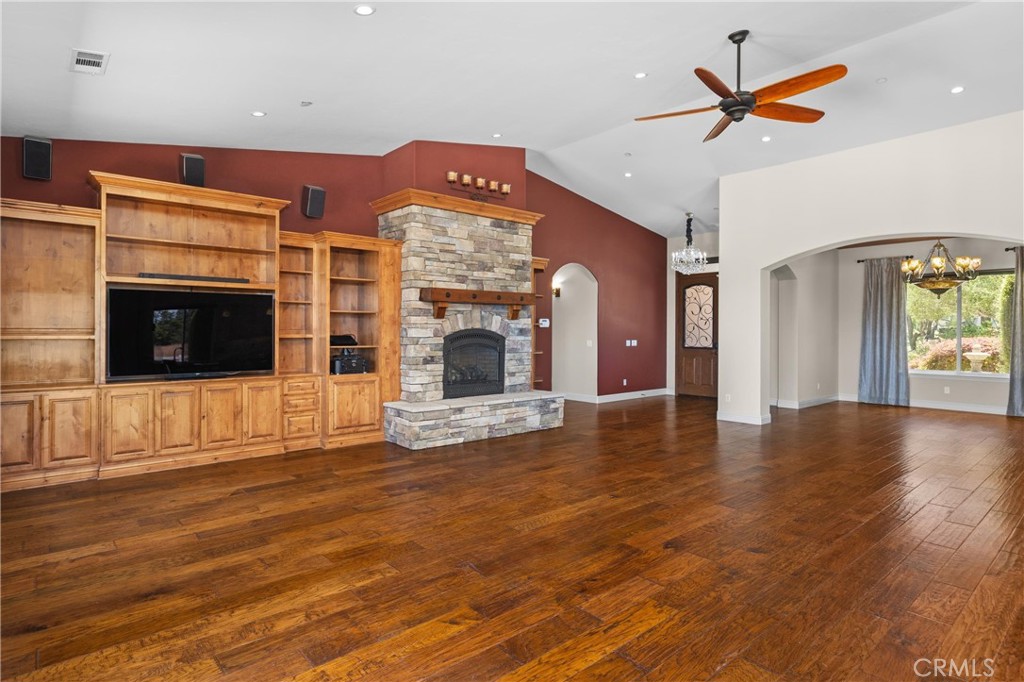 325 Red Oak Way
