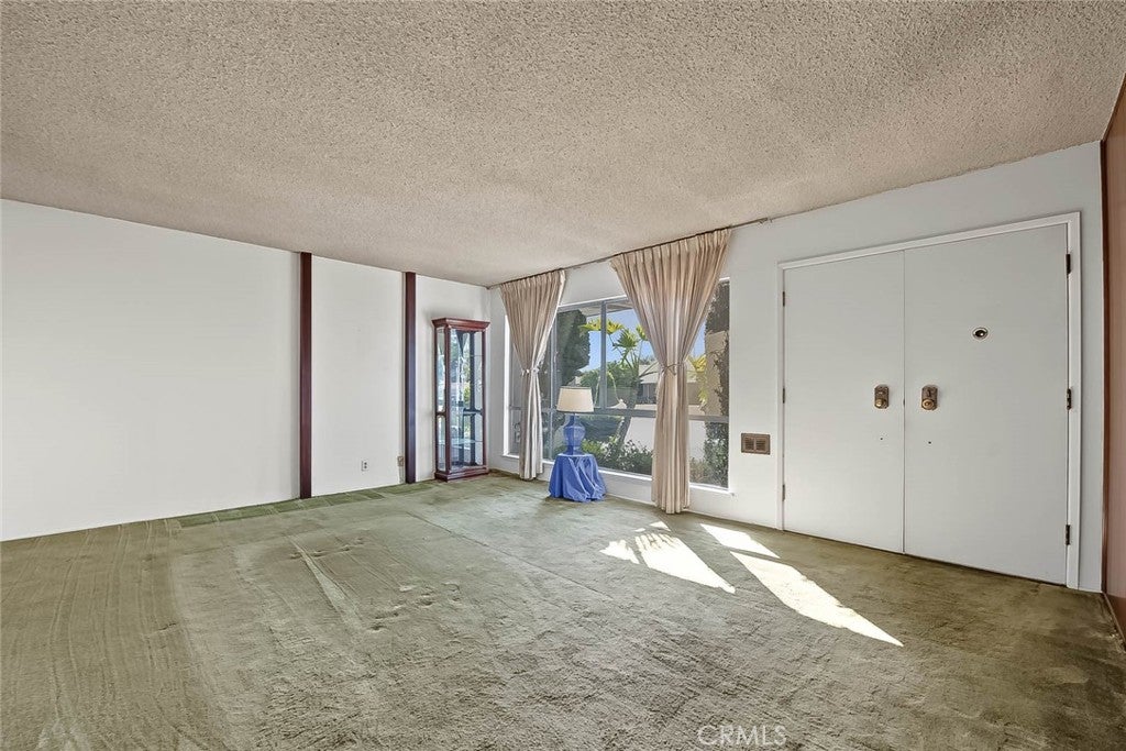 2122 Saticoy