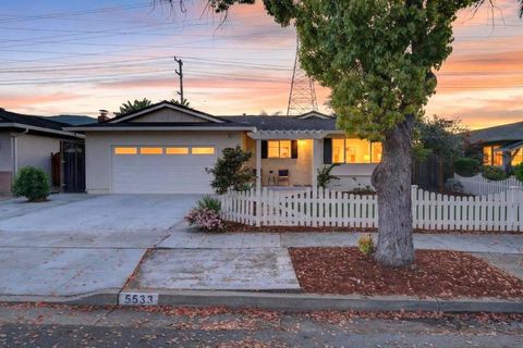 Photo of 5533 Purdue Place, San Jose, CA 95118 (MLS # ML82039488)