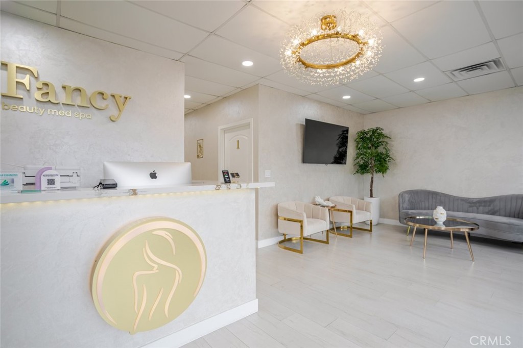 17071 Ventura Boulevard