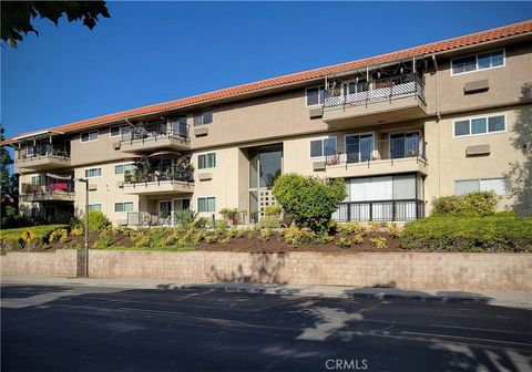 Photo of 2370 Via Mariposa W #3D, Laguna Woods, CA 92637 (MLS # OC25261319)