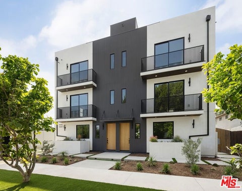 Photo of 5543 1/2 Calhoun Avenue, Sherman Oaks, CA 91401 (MLS # 26850299)