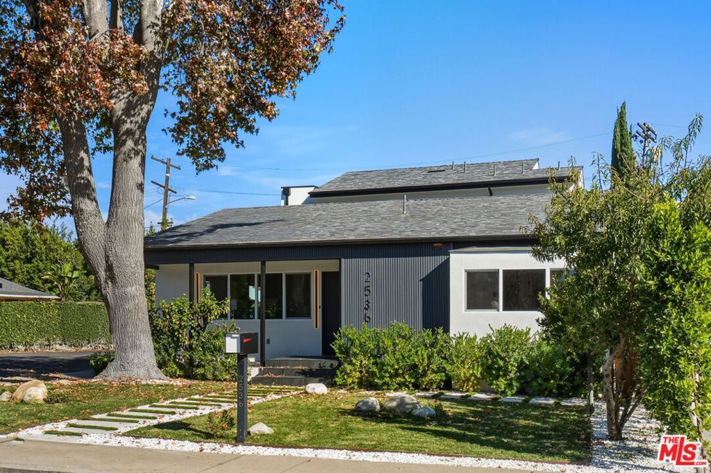 Photo of 2536 Cotner Avenue, Los Angeles, CA 90064 (MLS # 26632907)