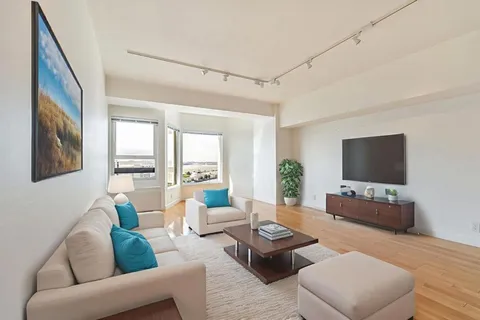 6363 Christie Avenue Unit 2122, Emeryville, CA 94608 - MLS#: ML82022942