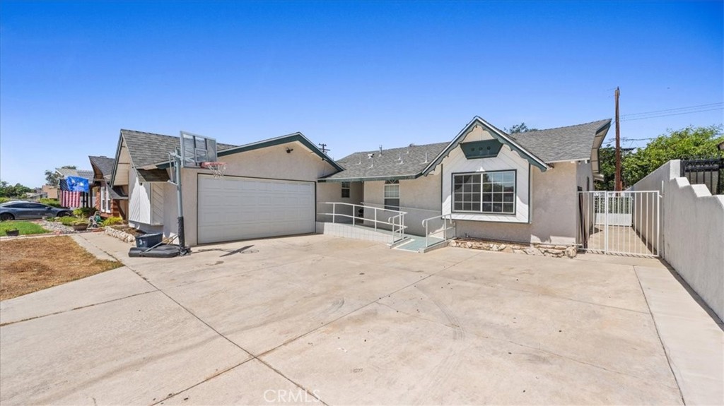 1513 W Cerritos Avenue