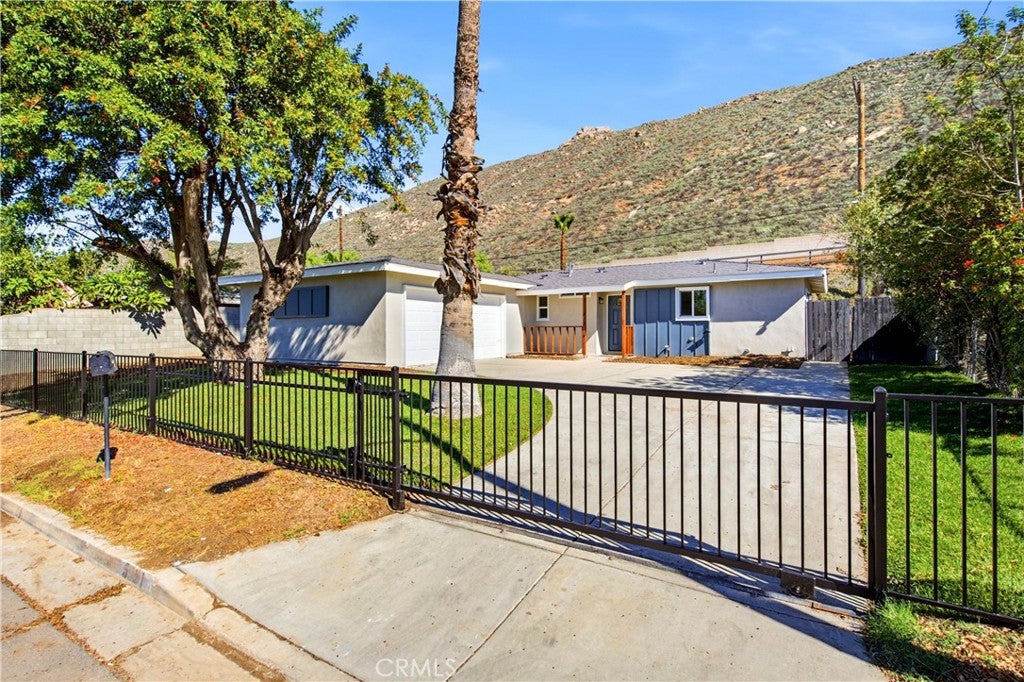 5901 Paramount