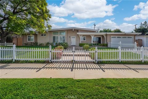 Photo of 23000 Brenford ST, Woodland Hills, CA 91364 (MLS # SR26131708)