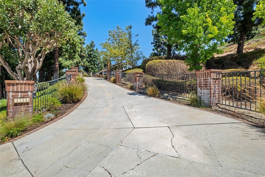 5780 E River Valley Trail