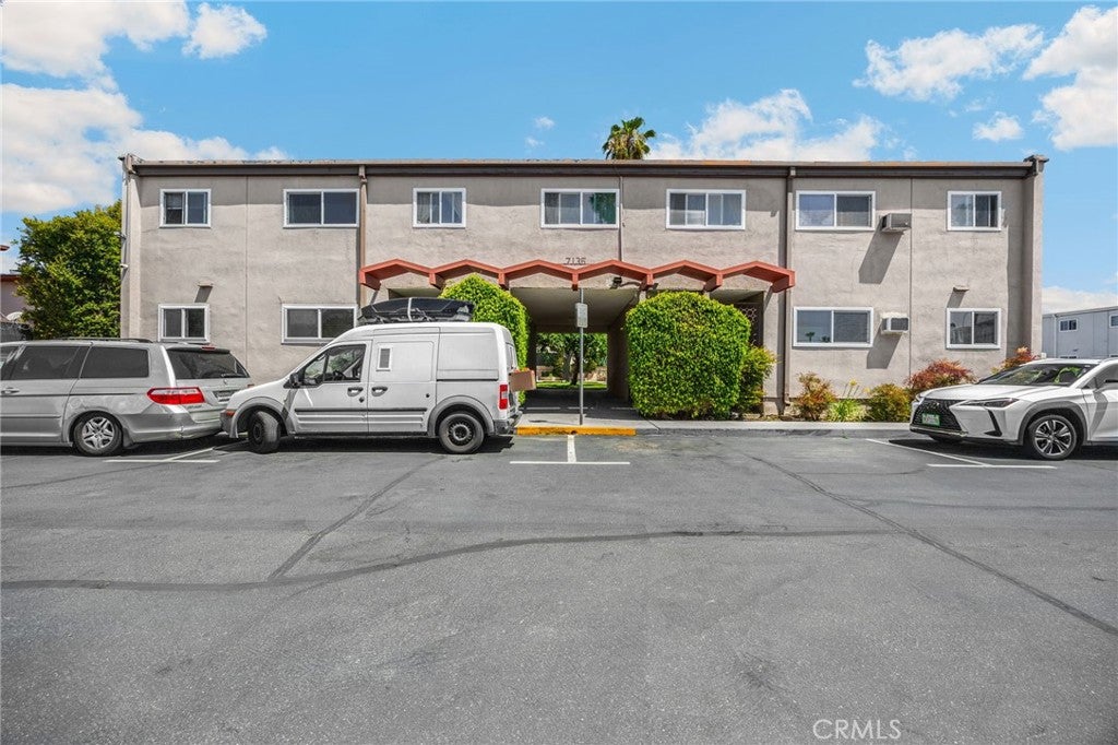 7135 Coldwater Canyon 14, North Hollywood CA 91605