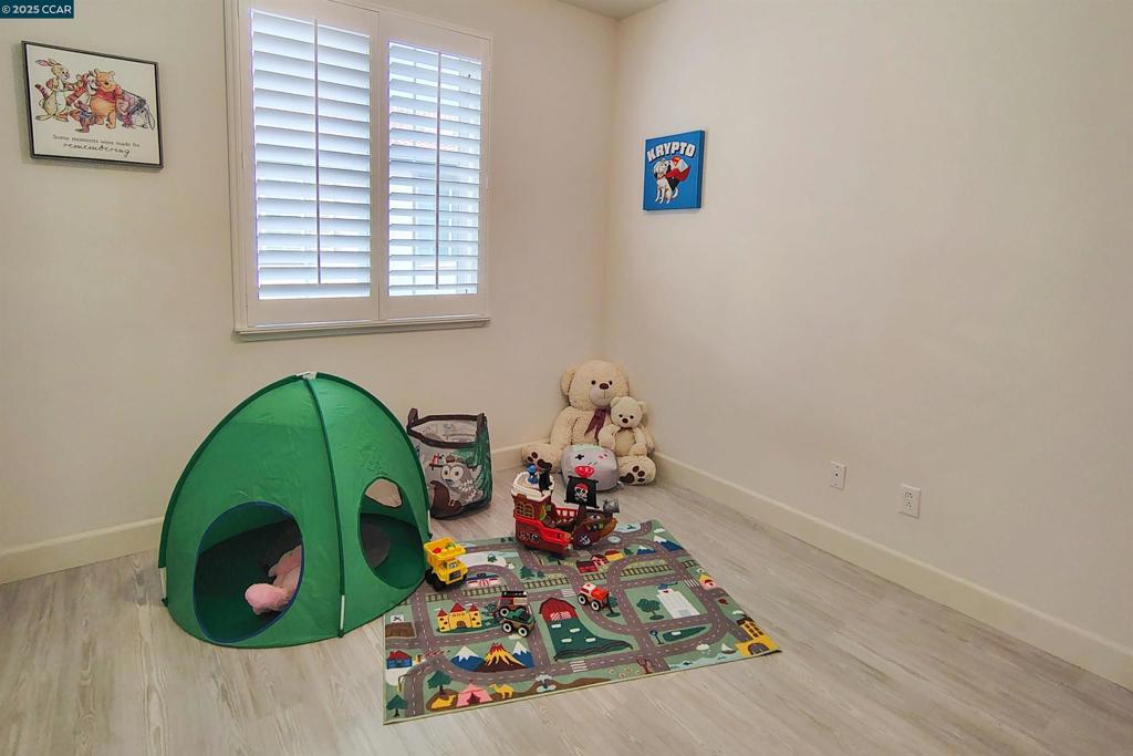 HAYWARD - Residential