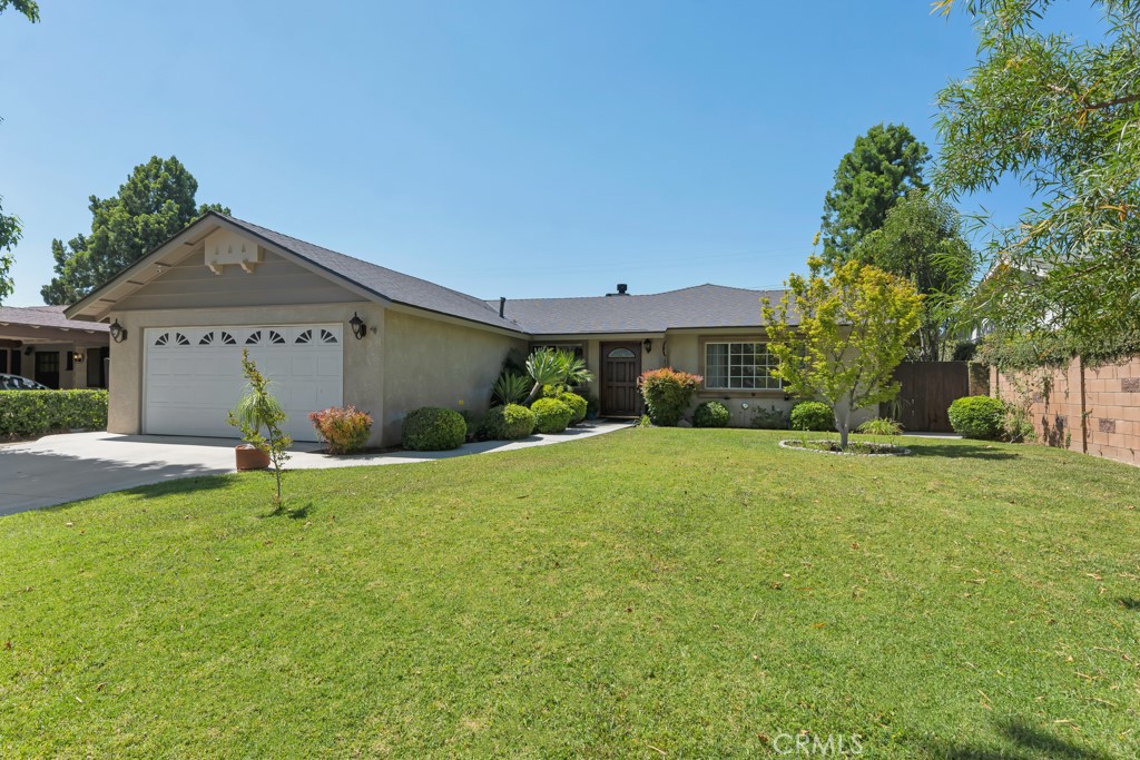 23812 Archwood Street