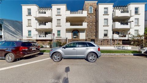 Photo of 12407 Moorpark #301, Studio City, CA 91604 (MLS # SR26015664)