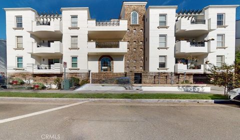 Photo of 12407 Moorpark #301, Studio City, CA 91604 (MLS # SR26015664)