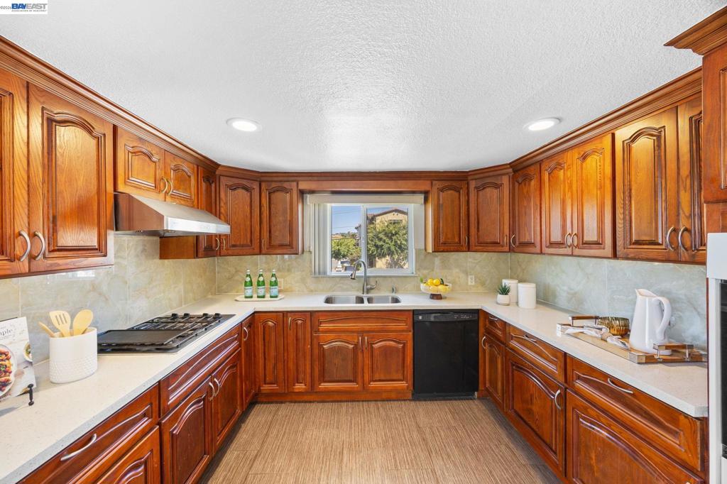 2000 Miramar Ave