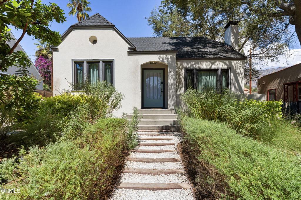 Photo of 511 E Penn Street, Pasadena, CA 91104 (MLS # P1-28786)