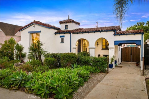 Photo of 2431 S Holt Ave, Los Angeles, CA 90034 (MLS # SB26128734)